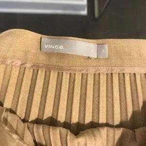 Vince Skirts - Vince Pleated Midi Skirt sz 4. NWT. Vince Skirts - Vince Pleated Midi Skirt sz 4. NWT.